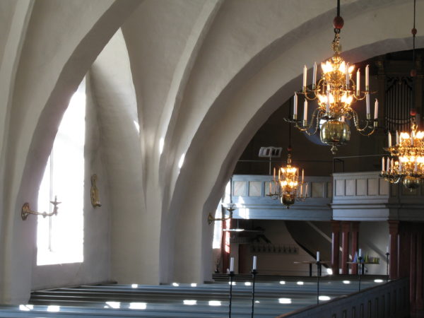 Vila under valven i Ölmstads kyrka