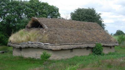 Exempel på förhistoriskt rekonstruerat hus