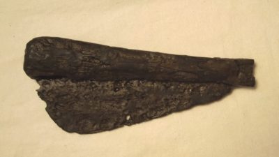 En gammal fällkniv gjord i järn