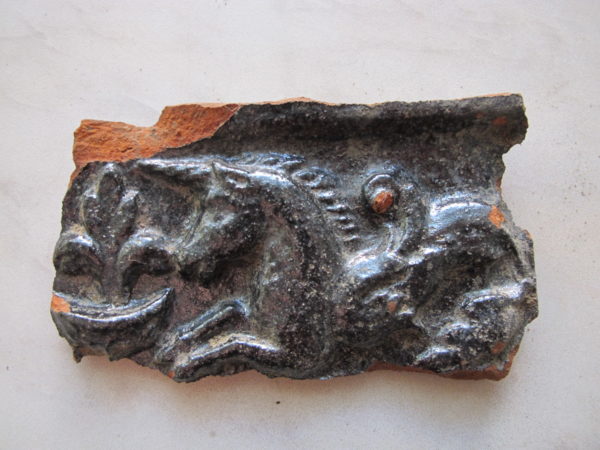 Enhörningen med fiskstjärt, ett populärt motiv på prästgårdens kakelugnar