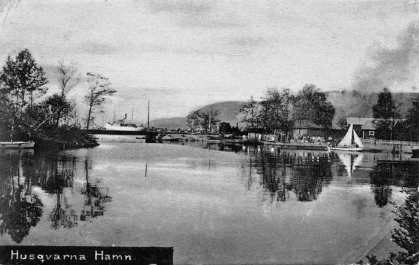 Ett vykort med bild på Husqvarna Hamn