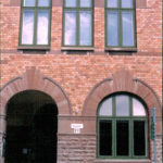 Jugendbyggnad med originalfönster