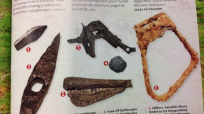 Tidningsuppslag med forntida föremål