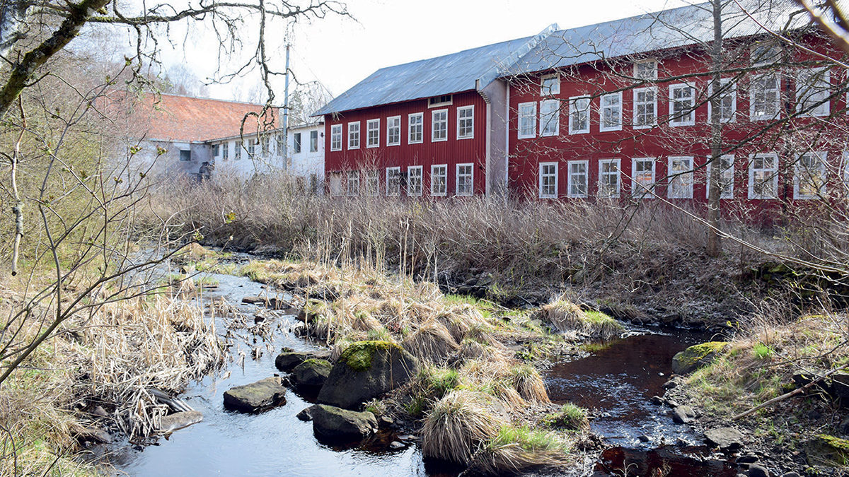 Den gamla stolfabriken ligger vid Linneån.