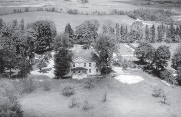 Denna bild från 1940-talet visar Ryningsholms herrgård från söder.
