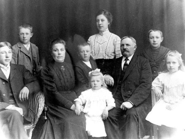 familjefoto i svartvitt