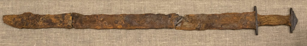 Sagas svärd - Järnålderssvärdet som hittades av flickan Saga i sjön Vidöstern - finns nu på Jönköpings läns museum