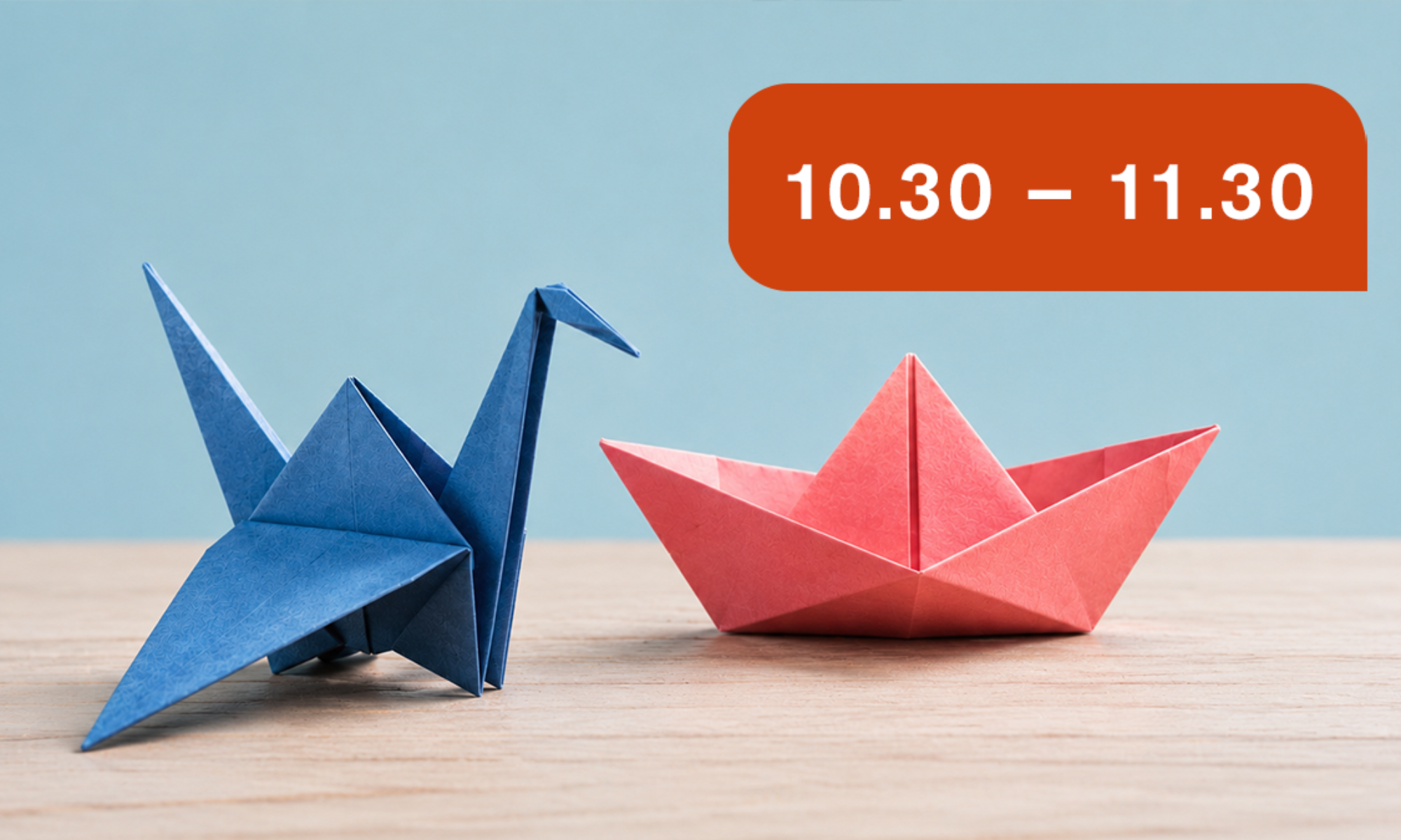 Origami som föreställer en trana och en båt